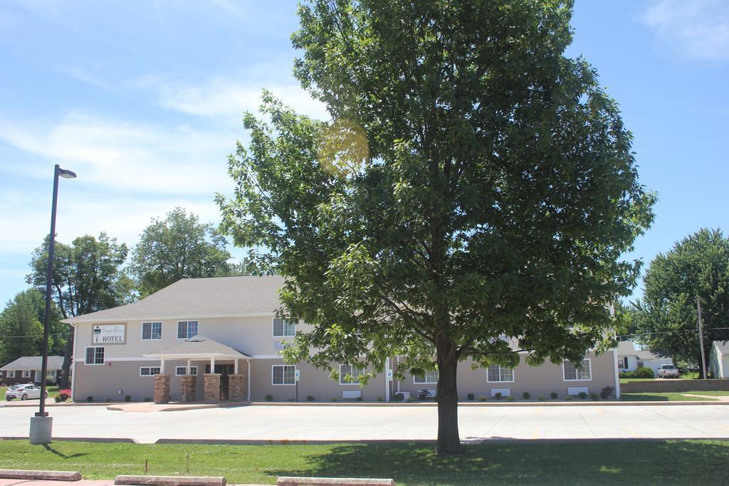 Green Acres Hotel Pittsfield Exterior photo