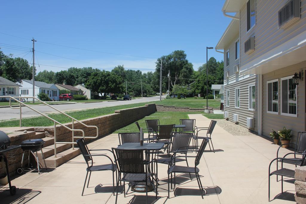 Green Acres Hotel Pittsfield Exterior photo